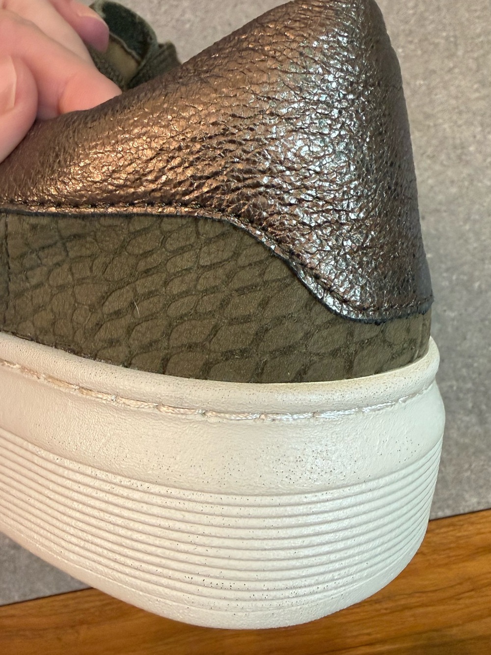 Söfft Olive Snake Embossed Platform Sneakers Women’s Size 9.5 - Picture 8 of 11